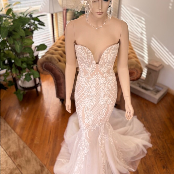 Pallas Couture Merla. Size 12. Retails $11,400 - Picture 15 of 16
